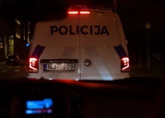 Priekules pagastā vīrietis bēg no policijas līdz savām mājām; "kabatā" vairāk nekā 2000 eiro liels sods