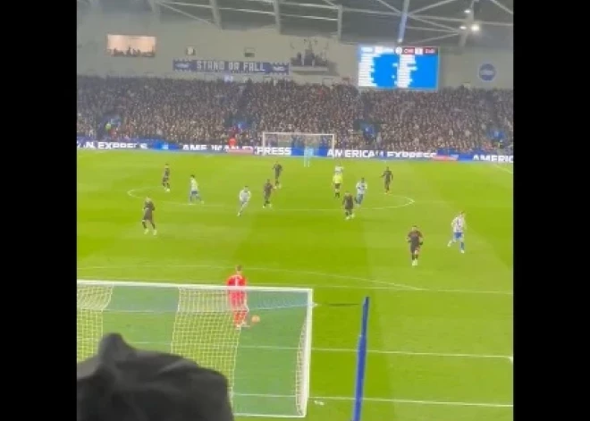 "Chelsea" fani tribīnēs skandē krievu oligarha Romāna Abramoviča vārdu