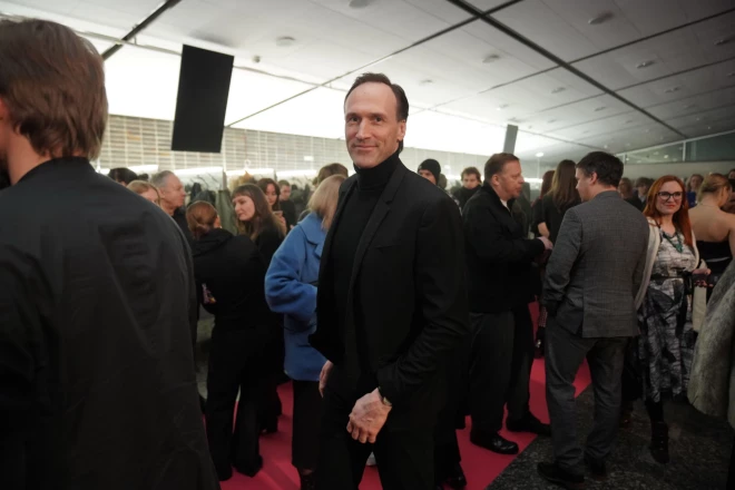 Ivars Krasts "Lielajā Kristapā" bija nominēts balvai kā labākais aktieris otrā plāna lomā – par vampīra Egona atveidošanu filmā "Mūžības skartie". Uz apbalvošanas ceremoniju Dailes terātrī aktieris ieradās viens.
