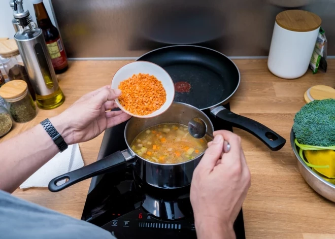 Silti, krēmīgi un gardi - trīs sildošas zupas ziemai