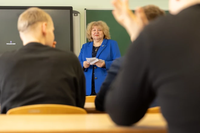 Veronika Dundure ir Nautrēnu vidusskolas latviešu valodas un literatūras skolotāja.