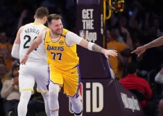 Luka Dončičs savā debijā "Lakers" rindās varēja plati smaidīt.