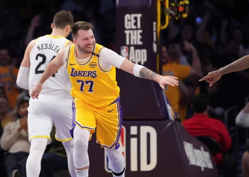 Luka Dončičs savā debijā "Lakers" rindās varēja plati smaidīt.