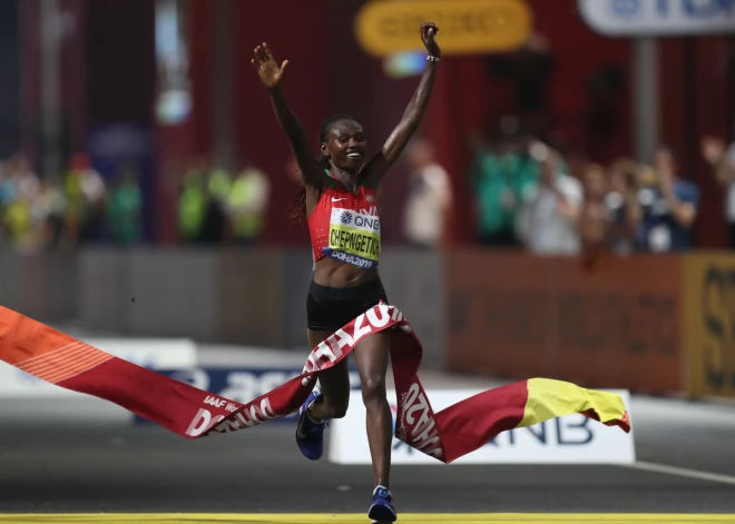 Mūsdienās maratona rekordi krīt biežāk kā jebkad. Vai skrējēji kļuvuši spēcīgāki, jeb rezultātus viņiem palīdz uzlabot mūsdienu tehnoloģijas? 25 dienas līdz "Rimi" Rīgas maratonam