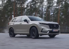 Mikroķirurgs Krustiņš komentē jaunākā Honda CR-V hibrīda priekšrocības