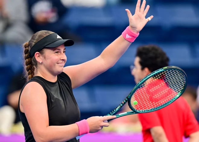 Aļona Ostapenko sakauj Onsu Žabēru un spēlēs Dohas "WTA 1000" turnīra pusfinālā