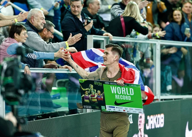 Norvēģu skrējējs Ingebritsens viena skrējiena laikā labo divus pasaules rekordus