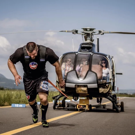 “Helikopters patiesībā bija viegls. Domāju, zem 10 tonnām,” pasmaida Aivars Šmaukstelis.