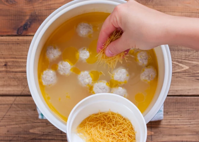 Сытный и ароматный суп с фрикадельками и вермишелью - готовим дома!