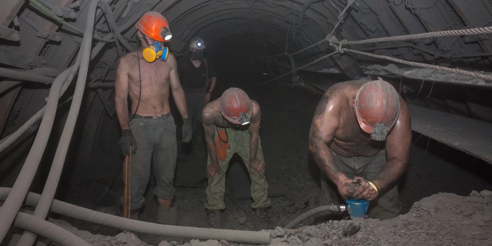 Ukrainas prezidents Volodimirs Zelenskis atteicās parakstīt ASV kongresa delegācijas vienošanos, kas ļautu Amerikas Savienotajām Valstīm iegūt 50% no Ukrainas retzemju minerāliem.