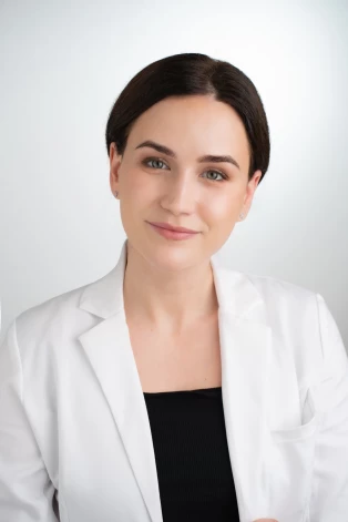 Lāzerplastikas klīnikas dermatoloģe Elīza Sālījuma