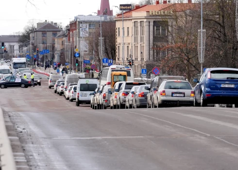 Satiksmes kontroles kameras Rīgā fiksē vienu CSN pārkāpumu pēc otra. 