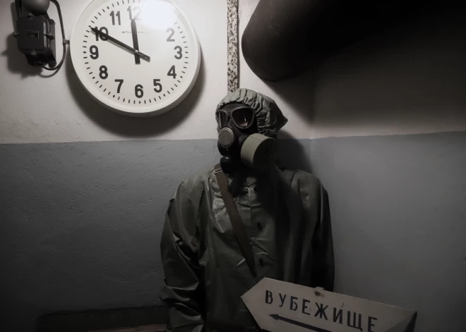 Vecmīlgrāvja pazemes Sakaru bunkurā apstājies PSRS laika pulkstenis.