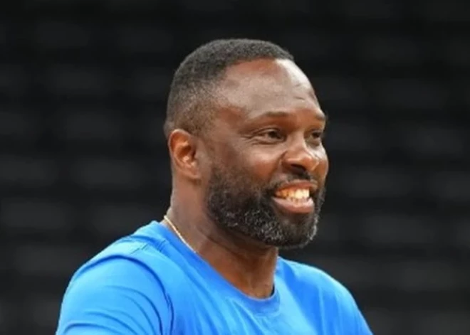 Par draudiem nogalināt draudzeni aizturēts Dalasas “Mavericks” treneris