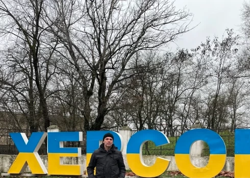 Franču psihologs un analītiķis Patriks Fors Ukrainā pavadījis 12 mēnešus, tai skaitā četrus - frontes karstajā zonā: Zaporižjā, Harkivā, Kramatorskā un Hersonā.