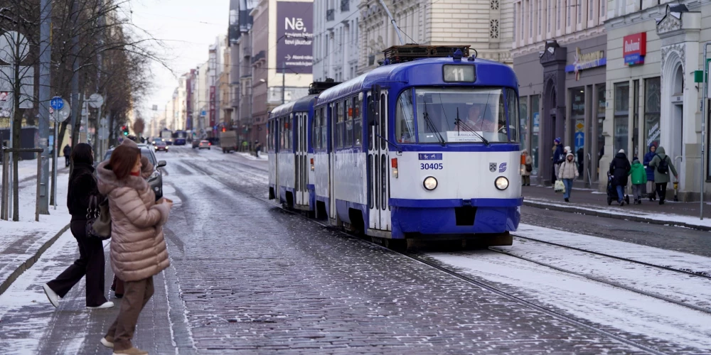 Viņa iekāpa vecā tramvaja otrajā vagonā, jo tas bija tukšāks, taču jau uzreiz pēc tam viņai kļuva skaidrs, kāpēc. Skats viņu nepatīkami pārsteidza.