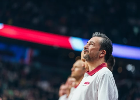 Luka Banki pirms spēles pret Slovākiju Eiropas čempionāta kvalifikācijā.