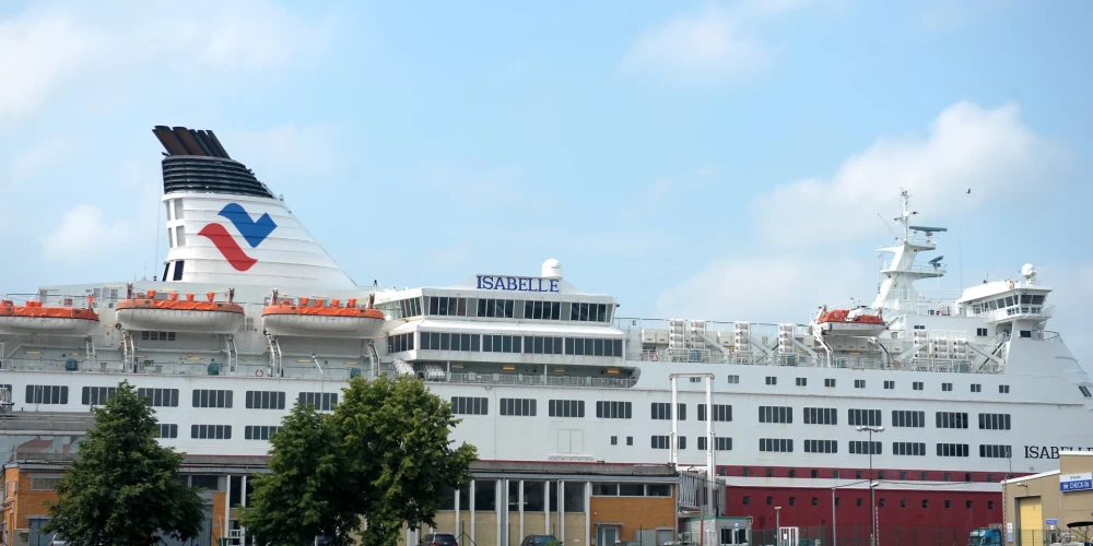 Rīgas ostā apkalpoto kruīza kuģu pasažieru skaits šogad varētu pārsniegt 100 000.