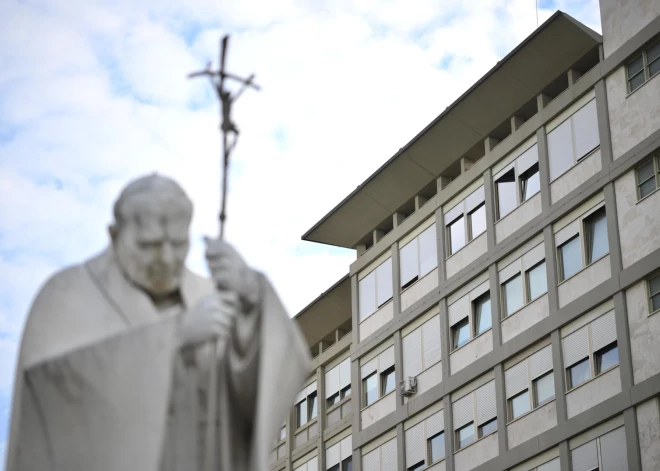 Pāvestam Franciskam konstatēta pneimonija abās plaušās