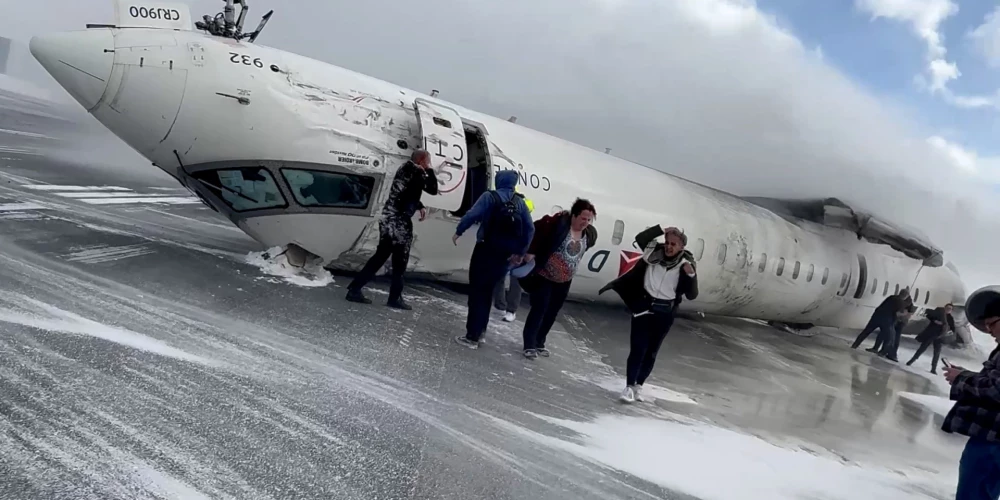Passengers leave a Delta Air Lines CRJ-900 jet after it crashed on landing at Toronto Pearson International Airport in Mississauga, Ontario, Canada February 17, 2025 in a still image from video.  Peter Koukov/Handout via REUTERS  THIS IMAGE HAS BEEN SUPPLIED BY A THIRD PARTY