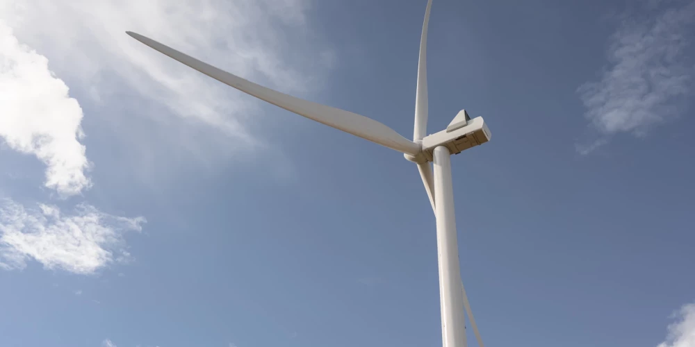 Vēja enerģijas nozarē Latvijā straujāka attīstība gaidāma 2027.gadā, kad vēja parku kopējā uzstādītā jauda varētu pārsniegt 700 MW.