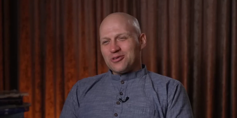 Uģis Kuģis atrod Kāmasūtras kārtis un ir šokā: "Ko tikai neizdomā, lai to seksu pabaudītu!"