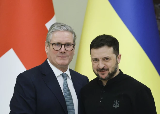 Medijs: Stārmers rosinās uz Ukrainu nosūtīt 30 tūkstošus Eiropas karavīru