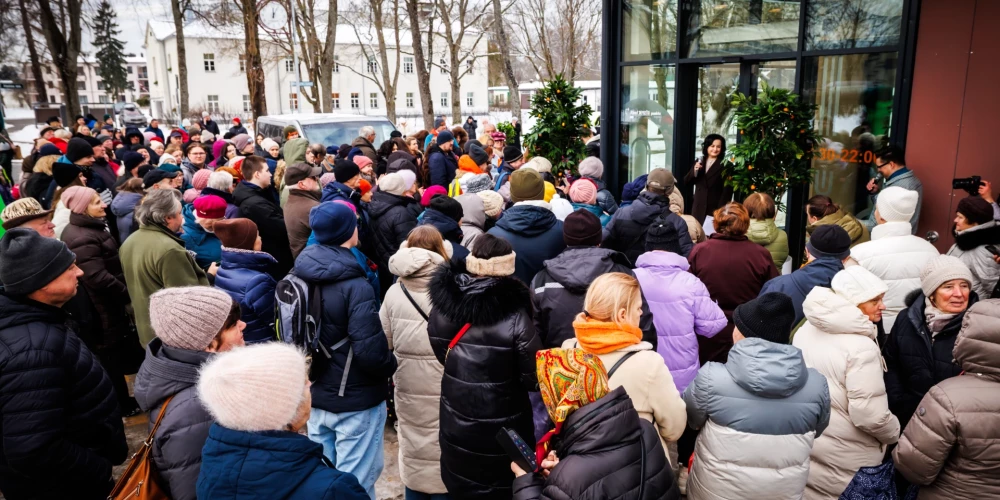 Открытие торгового центра Mandarīns в Царникаве 20 февраля 2025 года.