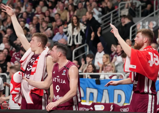 Mūsējie vadībā! Latvijas basketbolisti pēc pirmā puslaika uzvar pašreizējo čempioni Spāniju EČ kvalifikācijas turnīra spēlē Rīgā