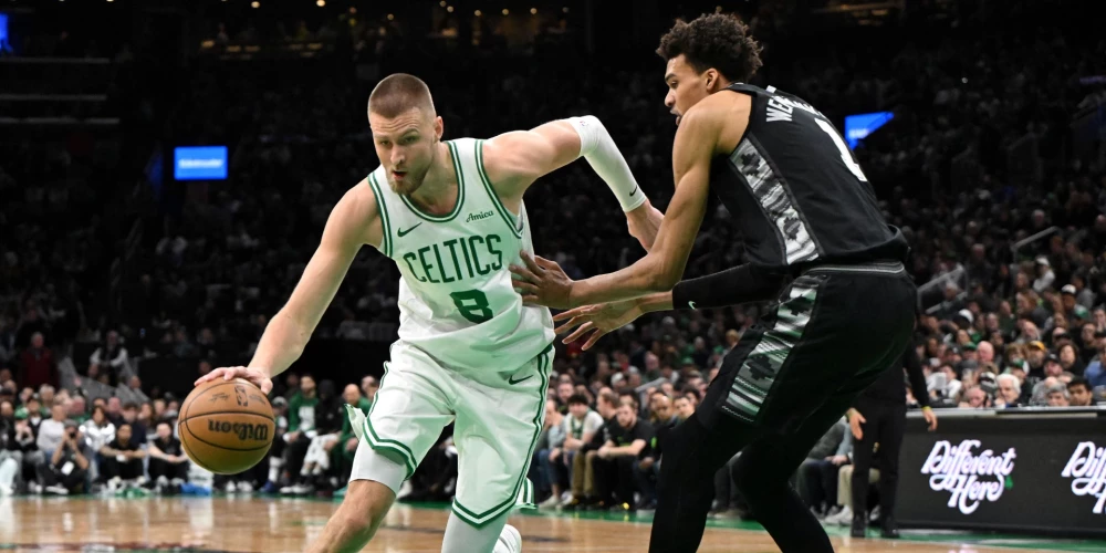 Bostonas "Celtics" zvaigzne Kristaps Porziņģis pret Sanantonio "Spurs" zvaigzni Viktoru Vembanjamu (foto: Scanpix / USA TODAY Sports via Reuters Connect)