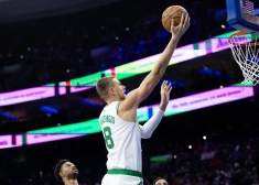 Kristaps Porziņģis palīdz "Celtics" izcīnīt astoto uzvaru deviņās spēlēs