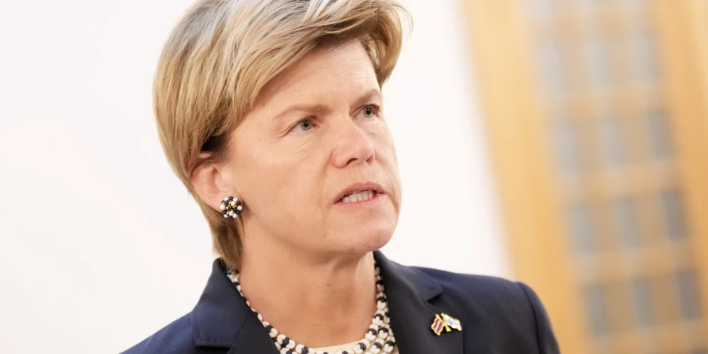 Latvijas ārlietu ministre Baiba Braže uzskata, ka Latvijas diplomātijai nav laika šausmināties par ASV izteikumiem.