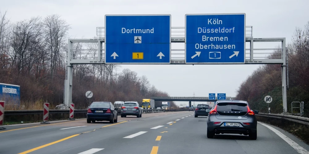 Metālapstrādes arodbiedrības IG Metall pārstāvis Štefens Šmidts uzskata, ka vācu autobūvi var glābt – ar valdības atbalstu jāiegulda inovācijās, lai neatpaliktu no pārējās pasaules.