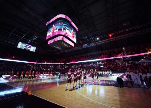 Basketbola spēle starp Latvijas un Spānijas valstsvienībām "Xiaomi Rīga", kuras sākumā notika traģiski mirušā ilggadējā valstsvienības basketbolista Jāņa Timmas (1992-2024) godināšana.