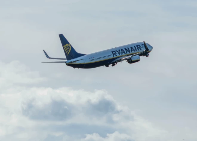 Aviokompānija "Ryanair" masveidā atsaka iekāpšanu reisos Krievijas pilsoņiem, kuri lido uz Tallinu