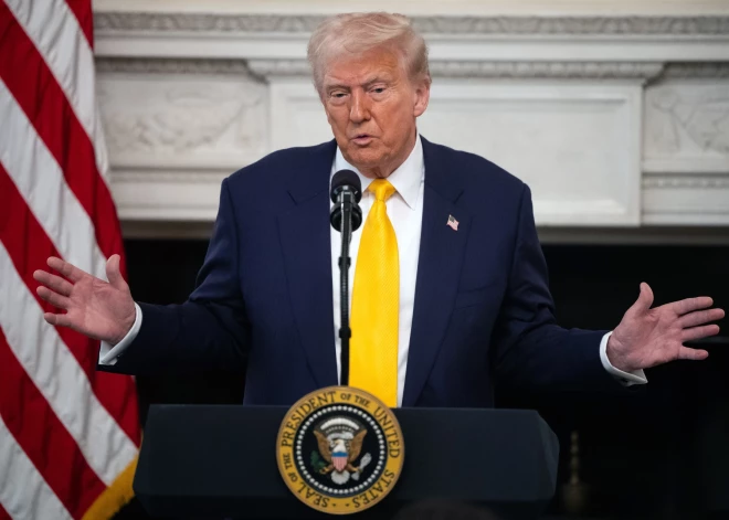 Tramps: Zelenskim nav obligāti jāpiedalās miera sarunās