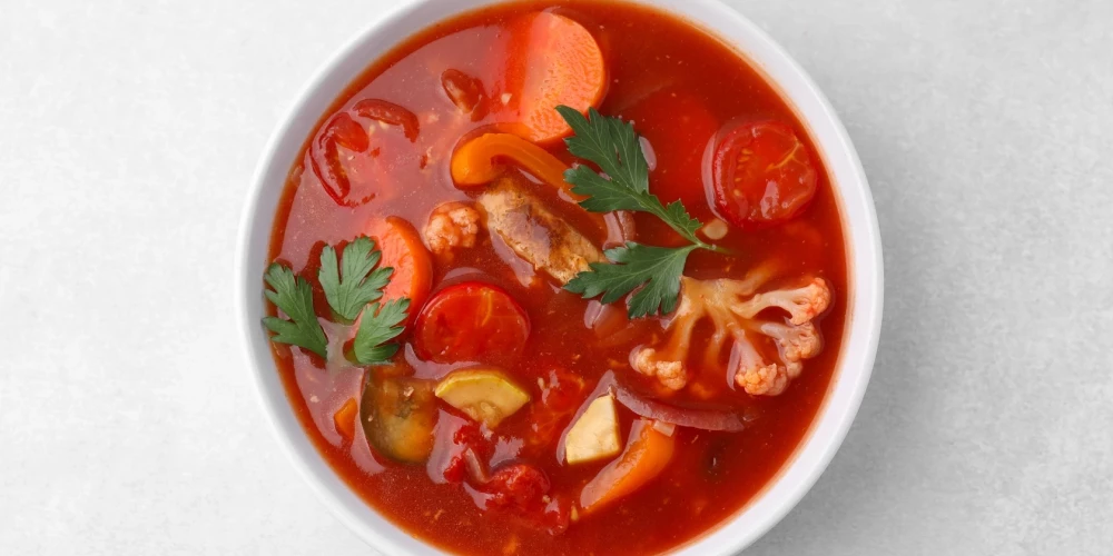 Gulašs ar dārzeņiem