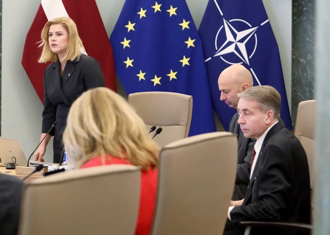 Latvijas Pensionāru federācija neizpratnē par  Siliņas lēmumu atstādināt Auguli: "Mētāties ar šādas raudzes profesionāļiem ir liela kļūda"