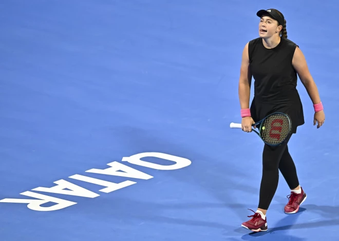 Ostapenko un Suveja Sji Dubaijas "WTA 1000" dubultspēļu finālā piedzīvo zaudējumu