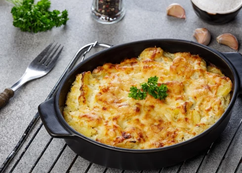 Kāļu un kartupeļu sacepums