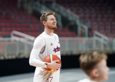 Latvijas vīriešu basketbola izlases spēlētājs Artūrs Kurucs.