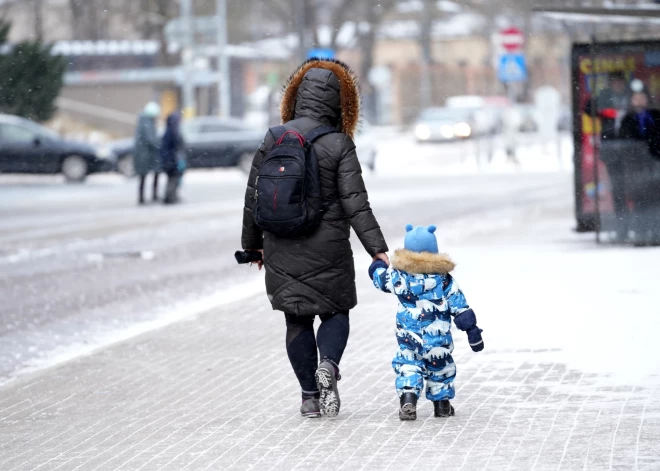 Pabalsti un mājokļi - kā Latvijā plāno paaugstināt dzimstību