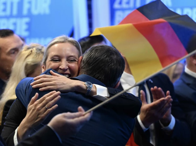 AfD līdere Alise Veidela pauda gandarījumu par vēlēšanu rezultātiem, norādot, ka "tā ir vēsturiska uzvara".
