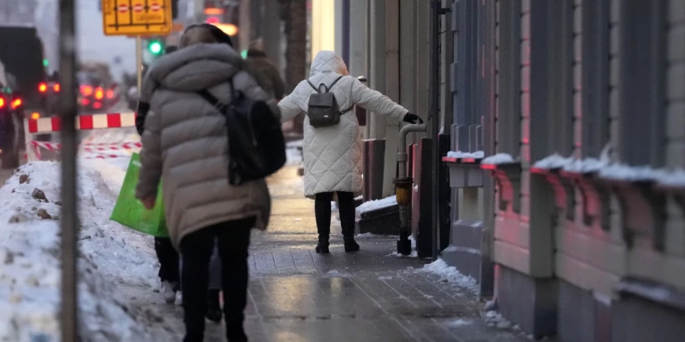 Traumatoloģijas slimnīcas traumpunktā februārī sniegta palīdzība 102 cilvēkiem, kas guvuši traumas uz ledus. 