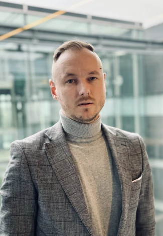 Kā mantojumu tiesību reforma ietekmēs banku klientus un viņu ģimenes, skaidro Finanšu nozares asociācija kopā ar Mārtiņu Kraukli, Luminor bankas Tiesvedību daļas vecāko juristu.