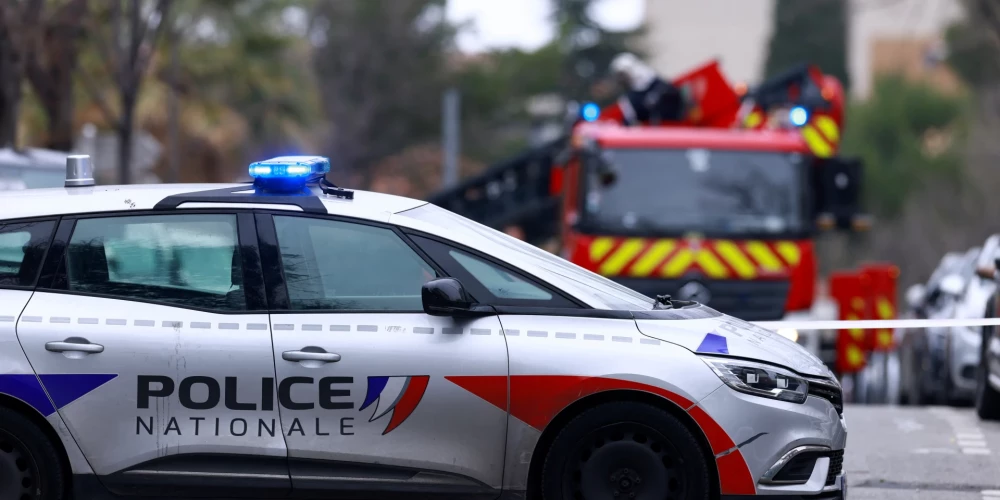 Uzbrukumā neviens konsulāta darbinieks nav cietis.