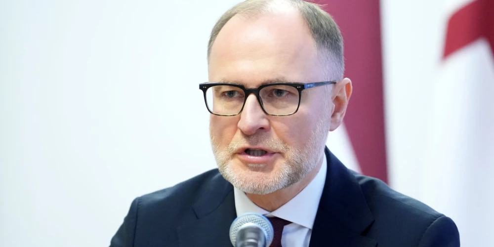 Atskatoties uz Krievijas pilna mēroga iebrukumu Ukrainā, Sprūds norādīja, ka atbalsts Ukrainai gan stratēģiski, gan militāri, gan finansiāli ir izšķirošs. 
