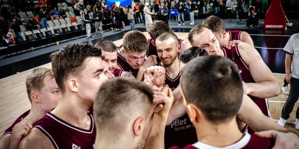 Latvijas basketbola izlase pēc uzvaras pār Slovākiju 2025. gada 23. februārī.