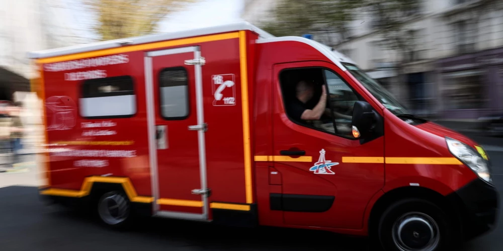 bērns tika nodots mediķiem un steidzami nogādāts uz “Robert-Debré” slimnīcu, taču diemžēl neizdzīvoja.