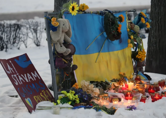 Solidaritātes akcija pie Ukrainas vēstniecības (foto: Rojs Maizītis)